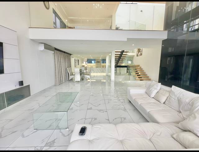 5 BEDROOM FREEHOLD FOR SALE IN UMHLANGA CENTRAL